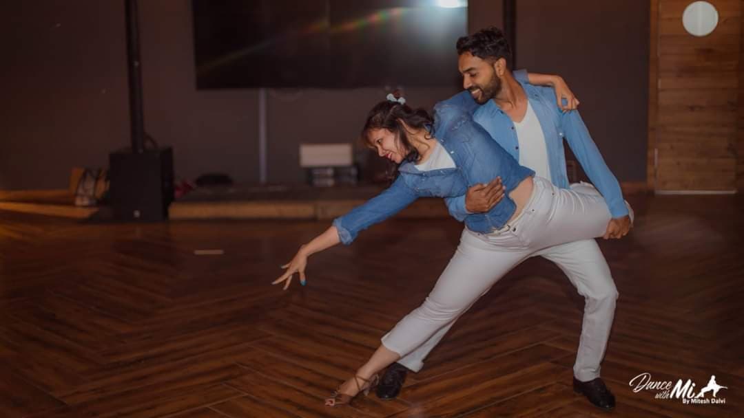 Partner dance — lift